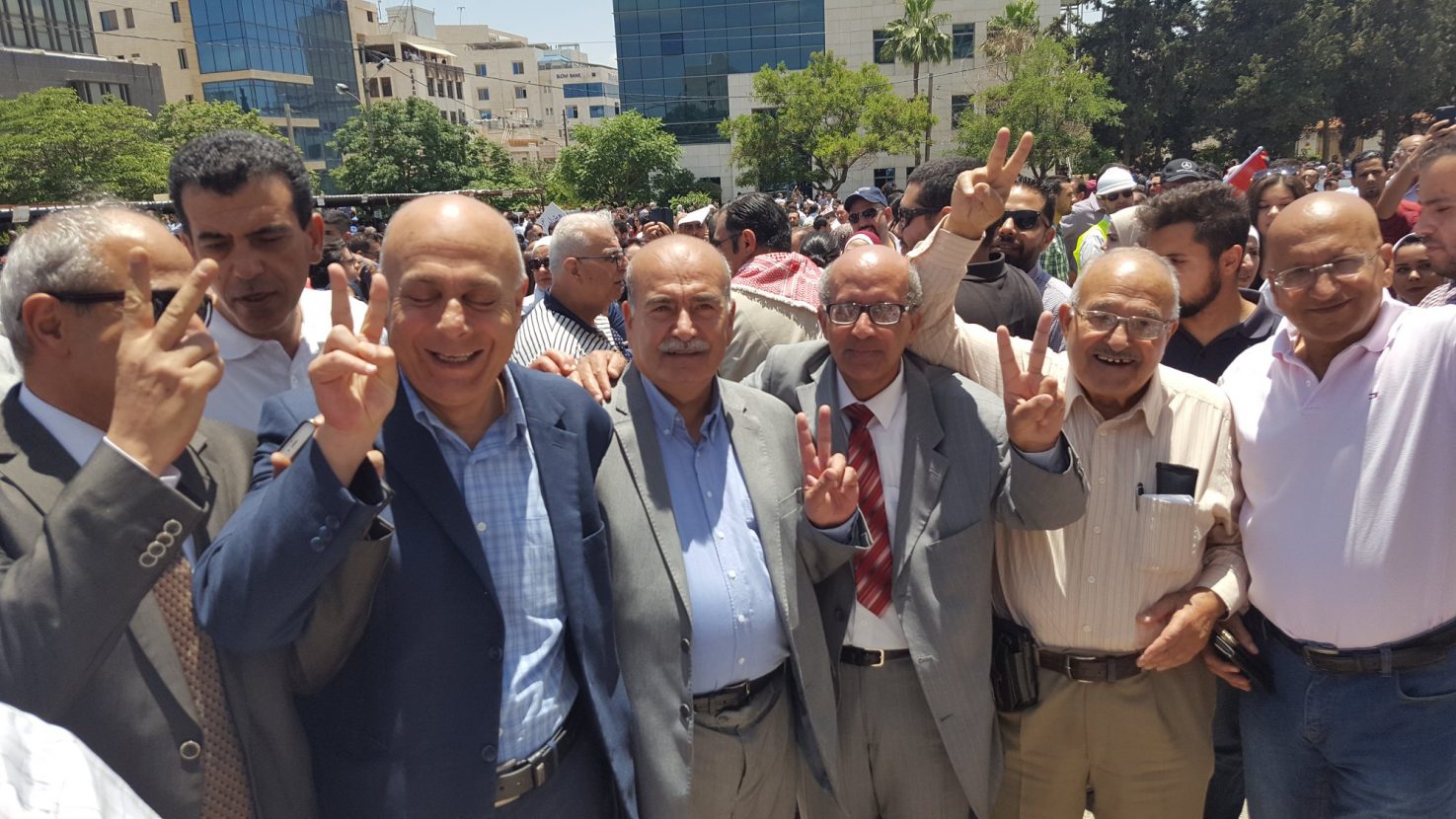 الوقفه الاحتجاجيه تأييدا للأضراب في مجمع النقابات المهنيه في عمان الشميساني (الأربعاء 30– 5 -2018 )