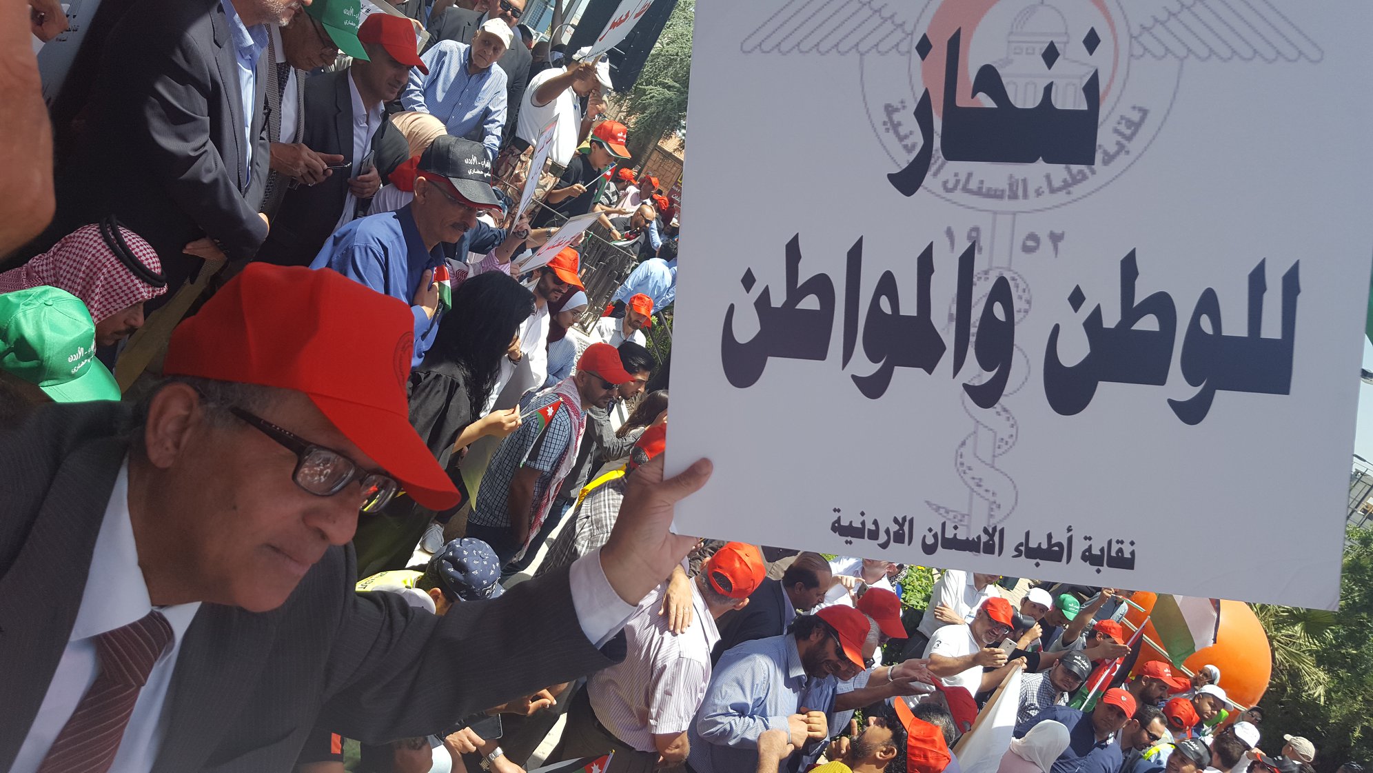 لقطات من الوقفه الاحتجاجيه والتي نظمتها النقابات المهنيه- 6–6– 2018