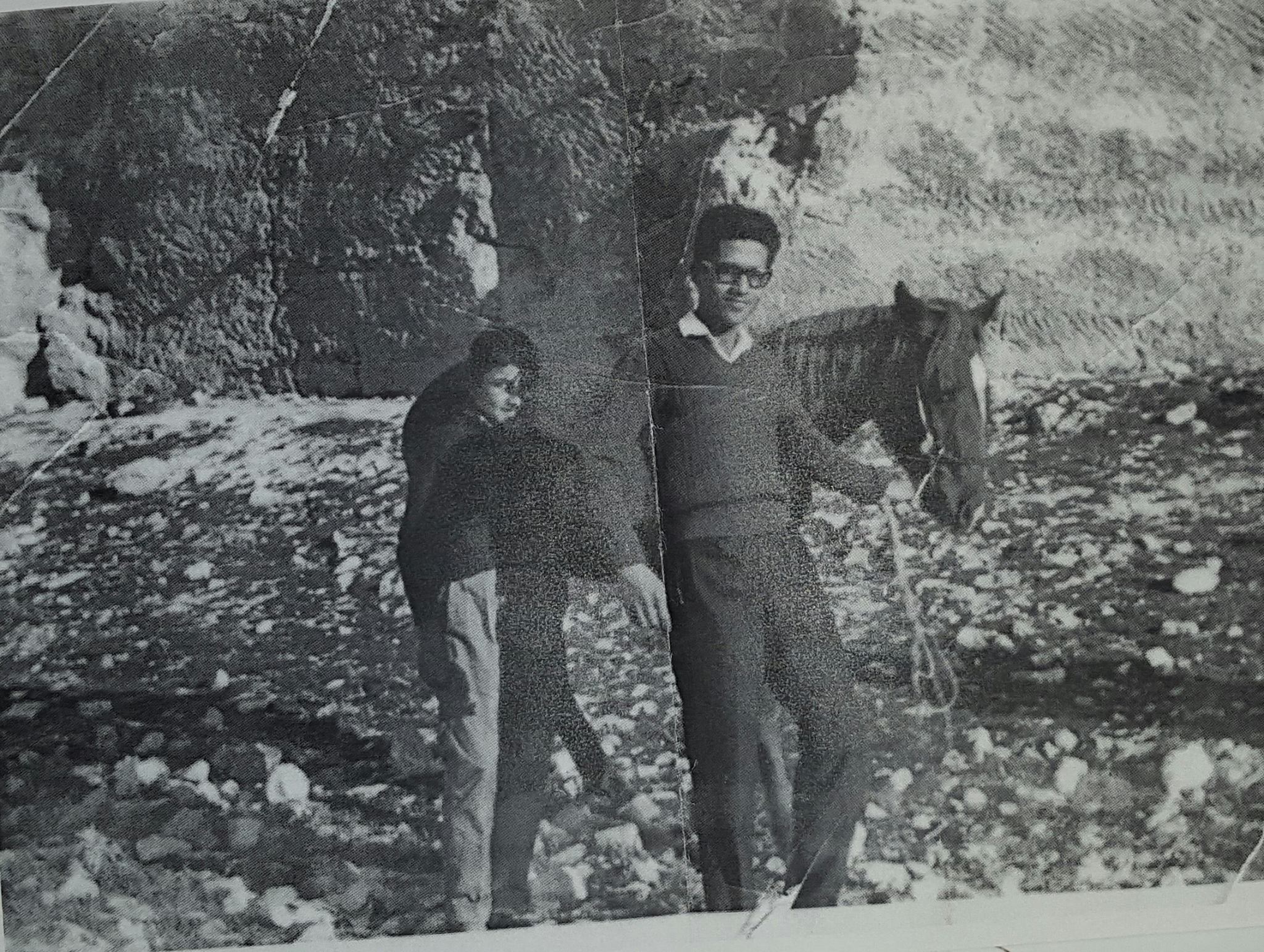 صورة من الذاكره :  نعيم ابو نبعه يمسك لجام الحصان في الاشرفيه صيف 1966بجانب مستشفى الاشرفيه (البشير حاليا ) 1966