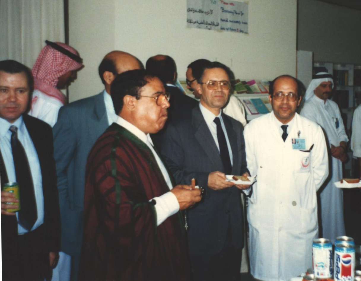 مستشفى الملك خالد المدني – تبوك : زيارة لوفد دبلوماسي ليبي للمستشفى  8 – 4 – 1995